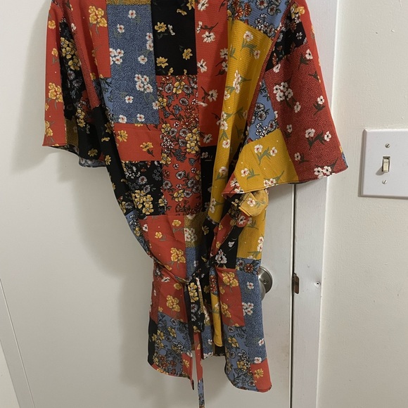 Wrap around blouse multi color pattern - Picture 5 of 6